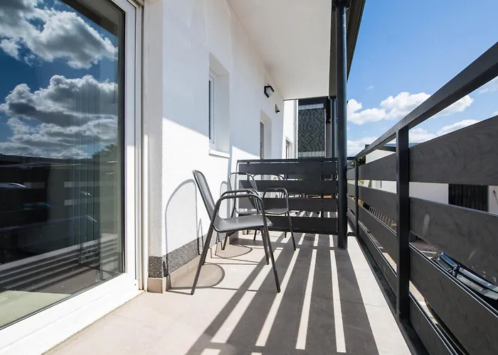 Luxury Workers 1 * 즈바이브루켄